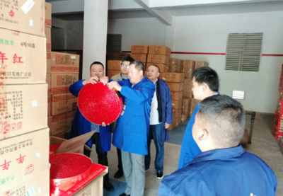 畢節(jié)市市場(chǎng)監(jiān)管局赴大方縣開(kāi)展危化品及煙花爆竹安全監(jiān)管專項(xiàng)檢查 筑牢日用雜品銷售安全防線